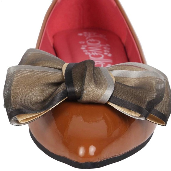 Beautiful brown Ballet shoes with oversized bow - Picture 2 of 2